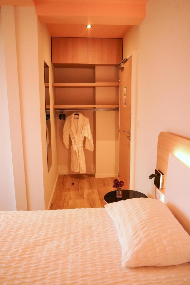 Un ou plusieurs lits dans un hébergement de l'établissement Logis Hôtel Restaurant Au Lion Rouge