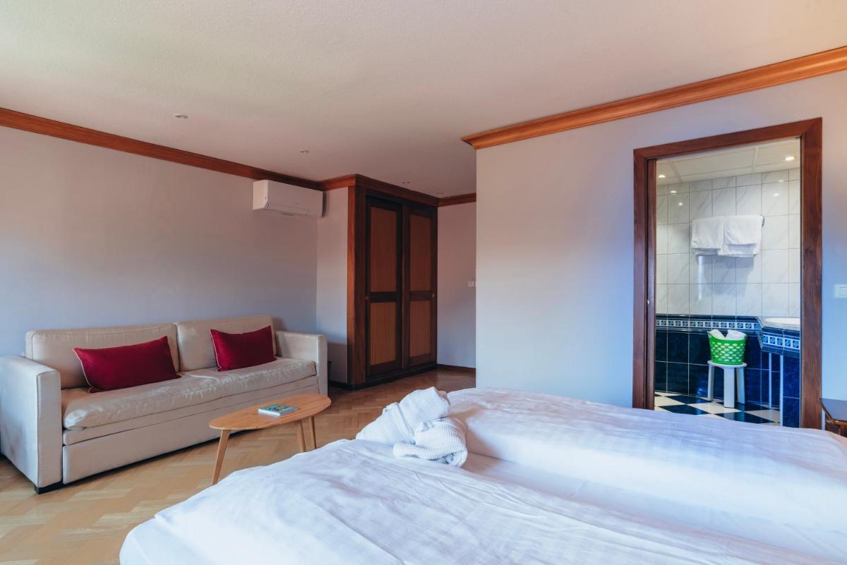 Un ou plusieurs lits dans un hébergement de l'établissement Hotel Spa et Restaurant Au Chasseur