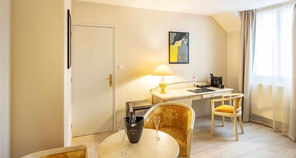 Coin salon dans l'établissement Auberge du Lac, Sure Hotel Collection by Best Western
