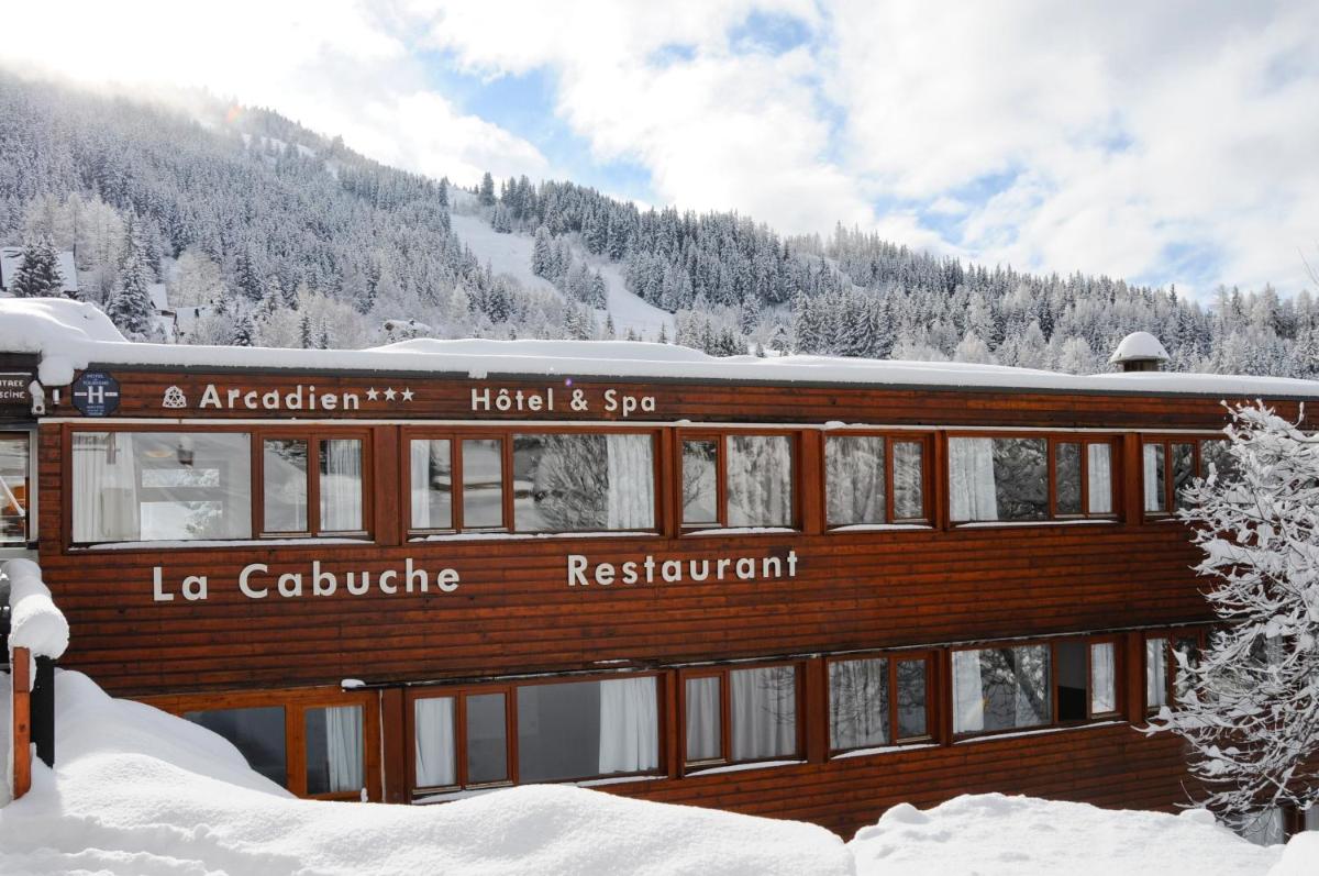 L'établissement Hôtel Arcadien en hiver