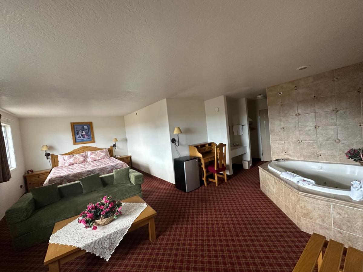 Columbine Inn and Suites - Housity