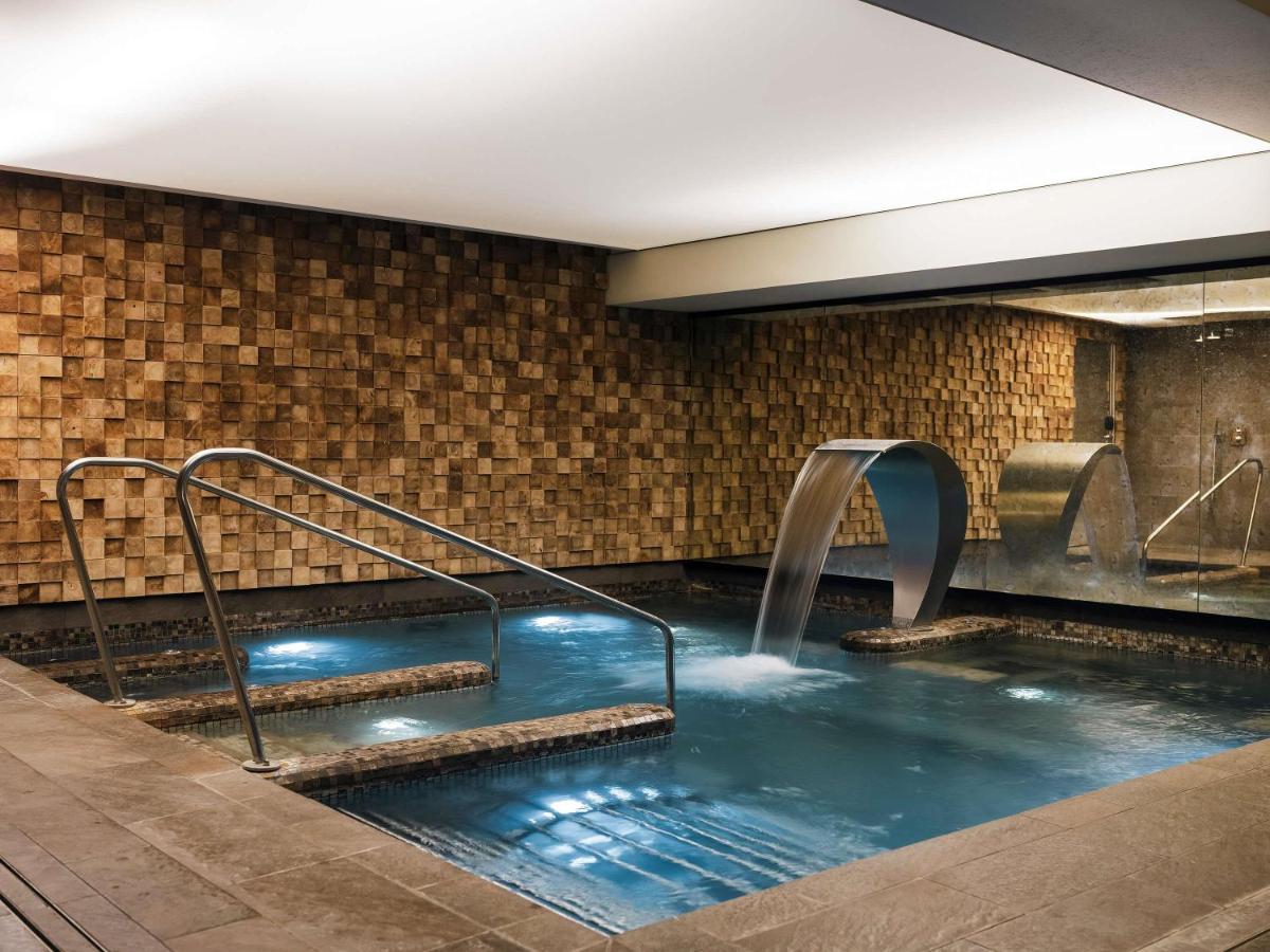 Piscine de l'établissement Balthazar Hotel & Spa Rennes - MGallery Collection ou située à proximité