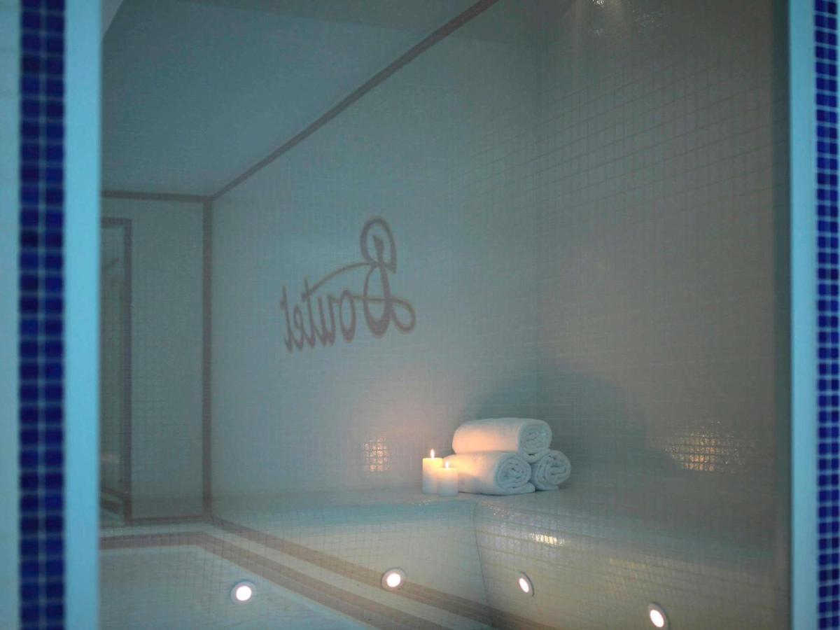 Un ou plusieurs lits dans un hébergement de l'établissement Boutet Bastille Hotel Paris - MGallery Collection