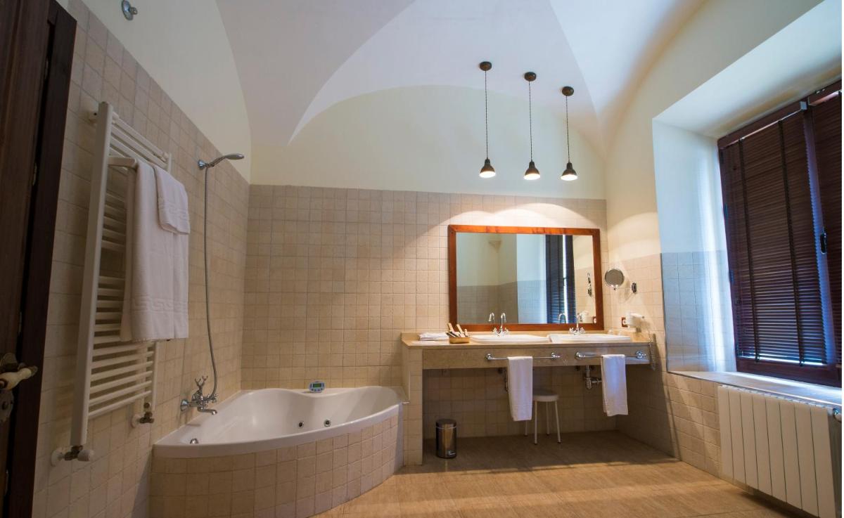Hospedium Hotel Cortijo Santa Cruz - Housity