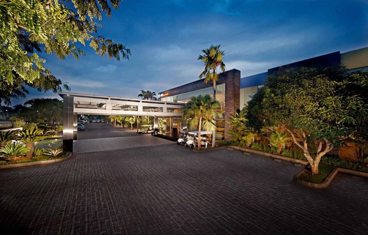 FM7 Resort Hotel - Jakarta Airport - Housity