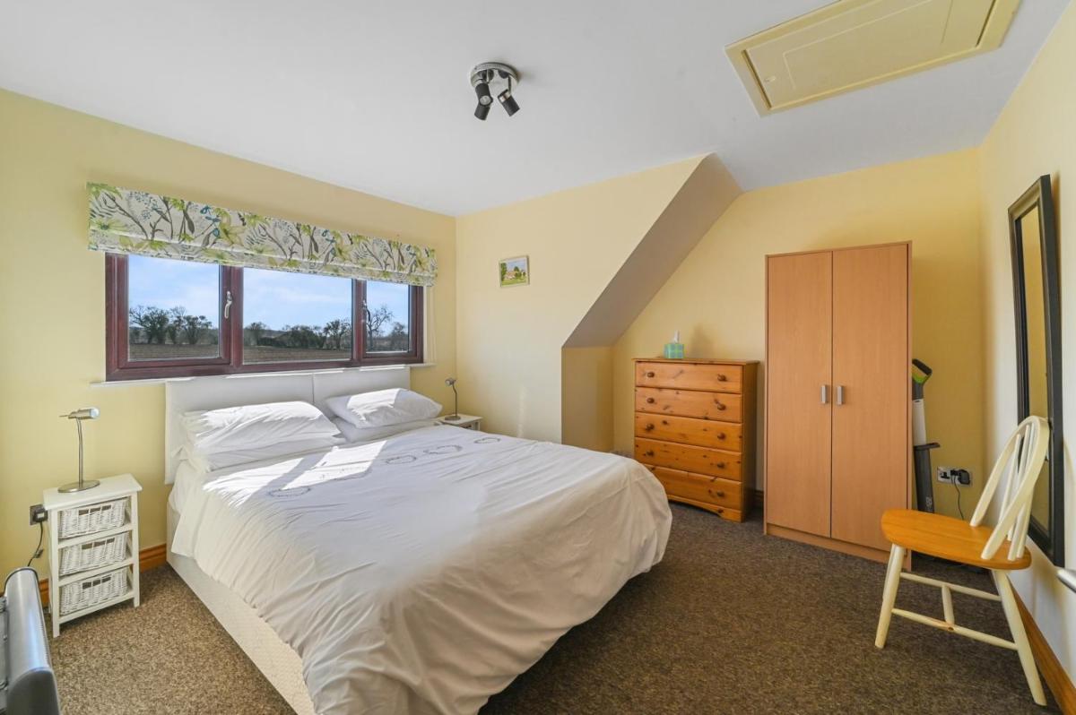 Pet-Friendly One-Bedroom Little Yeldham - Housity