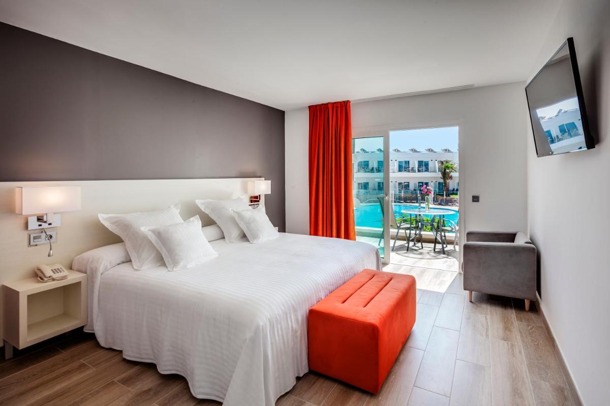 Cama o camas de una habitación en Barceló Corralejo Sands