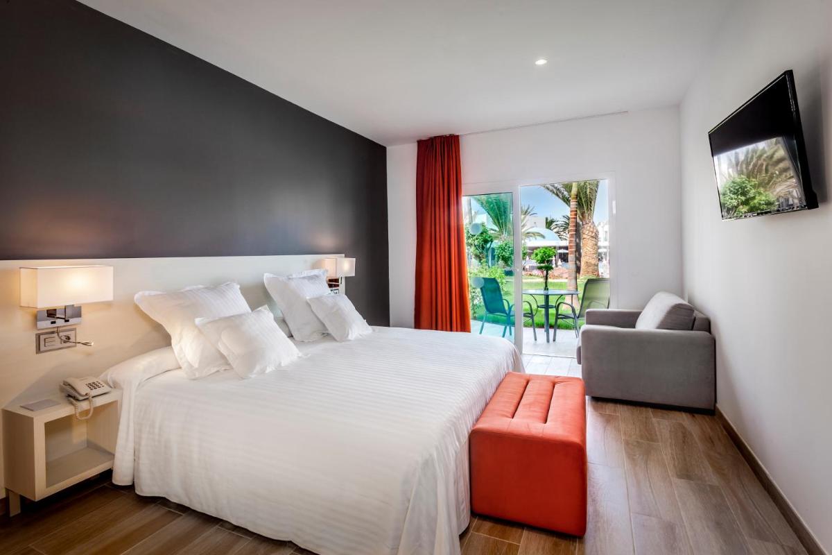 Cama o camas de una habitación en Barceló Corralejo Sands