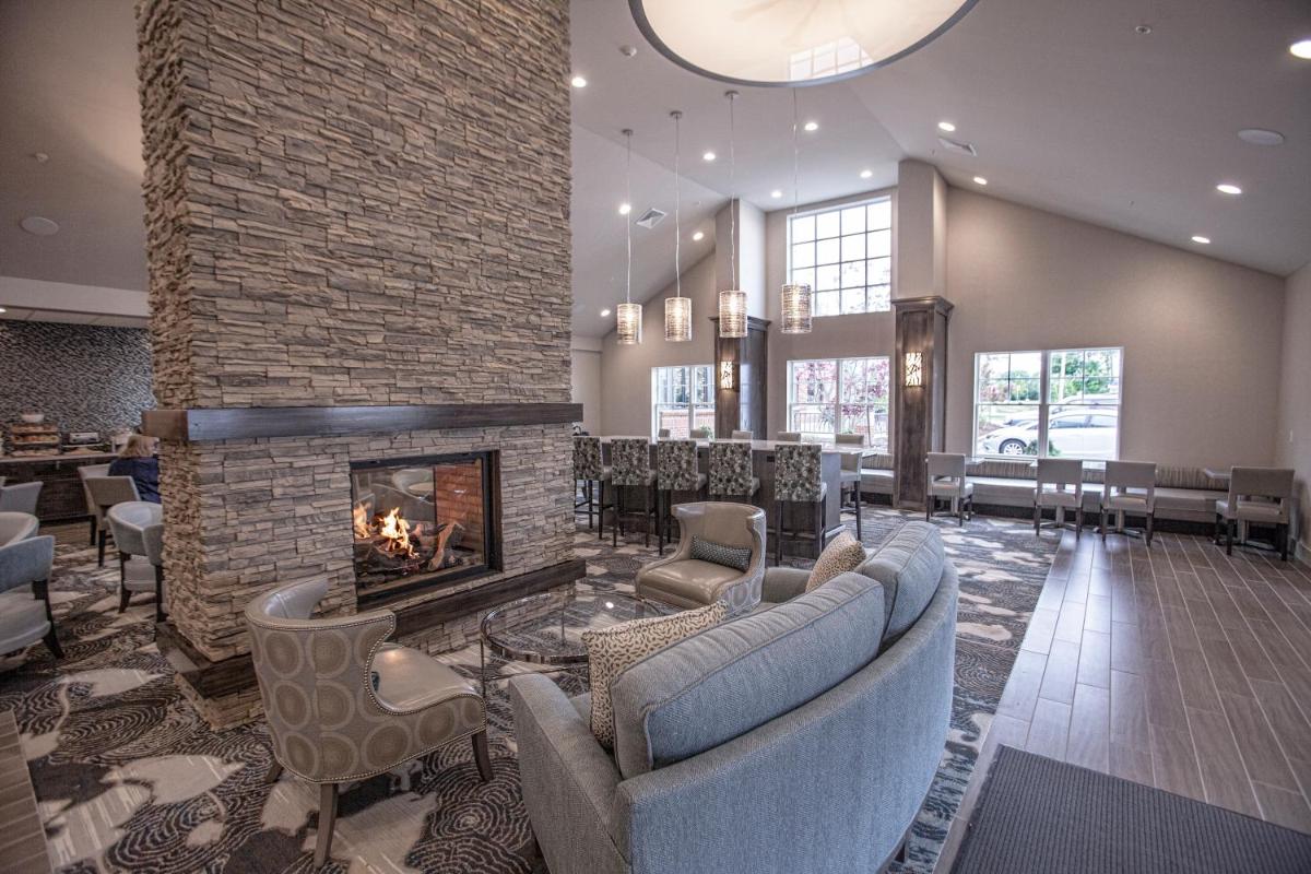 Howard Johnson by Wyndham Middletown Newport Area - Housity