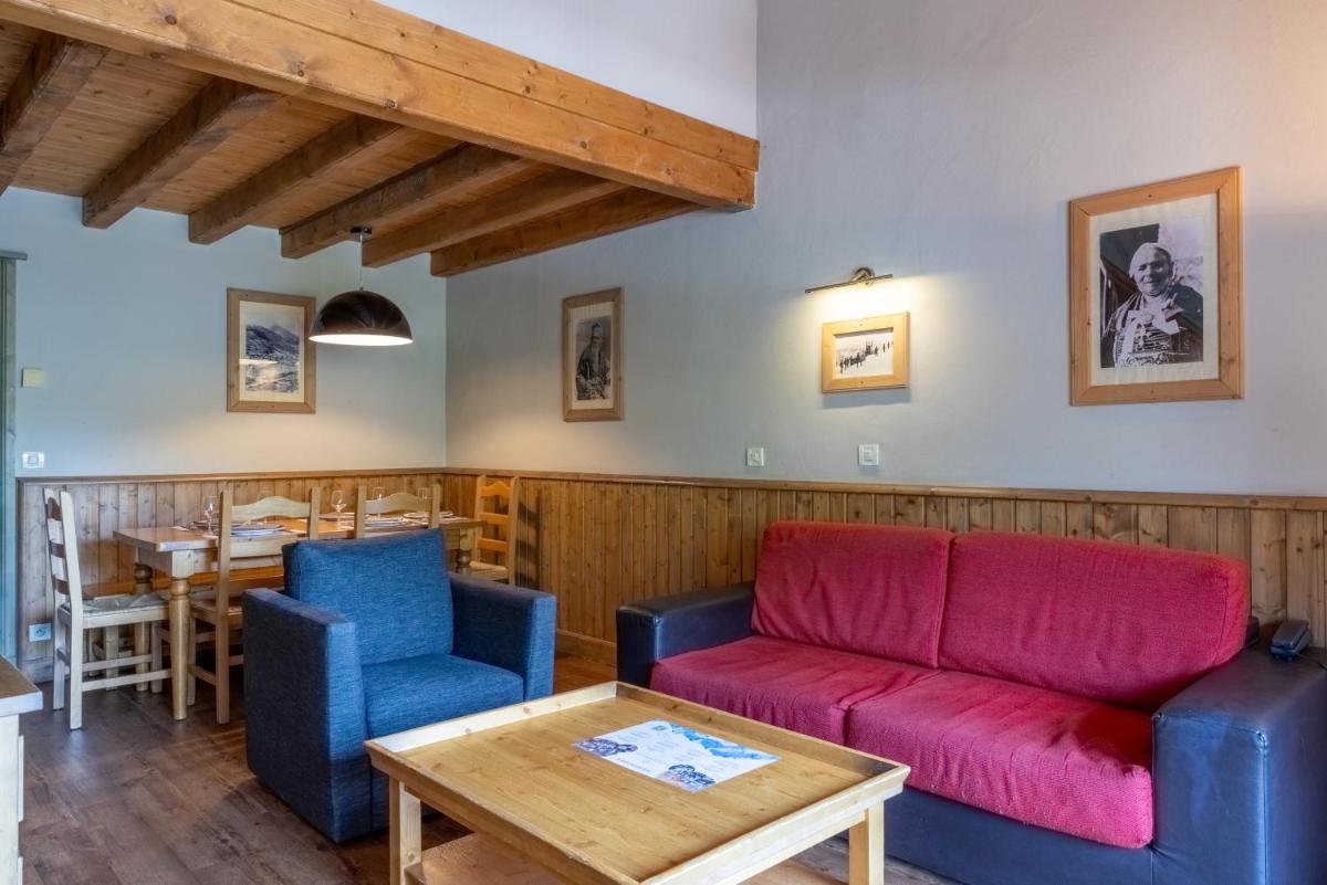 Coin salon dans l'établissement Résidences Village Montana by Les Etincelles