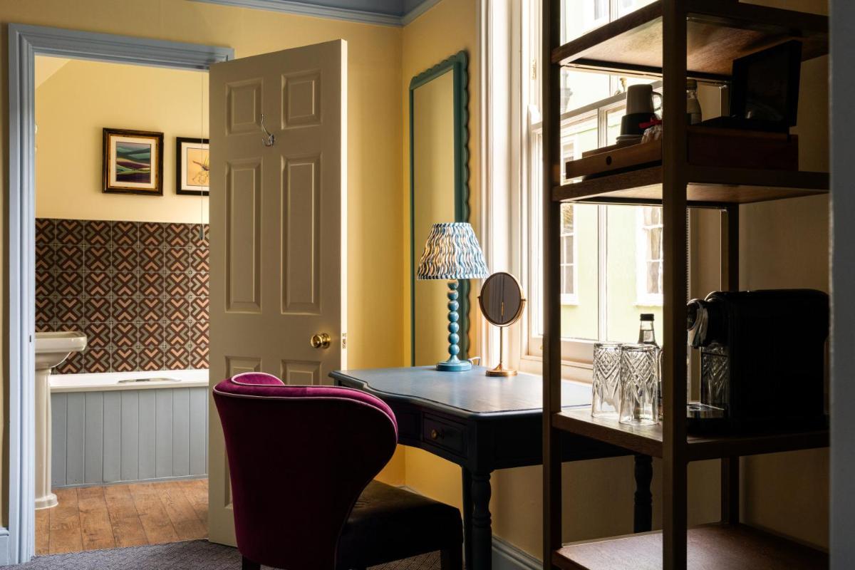 The Bull Hotel - Housity