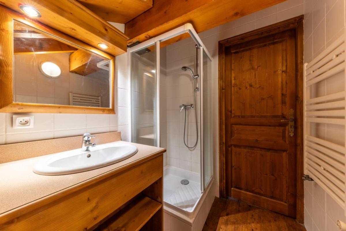 Salle de bains dans l'établissement Résidences Village Montana by Les Etincelles