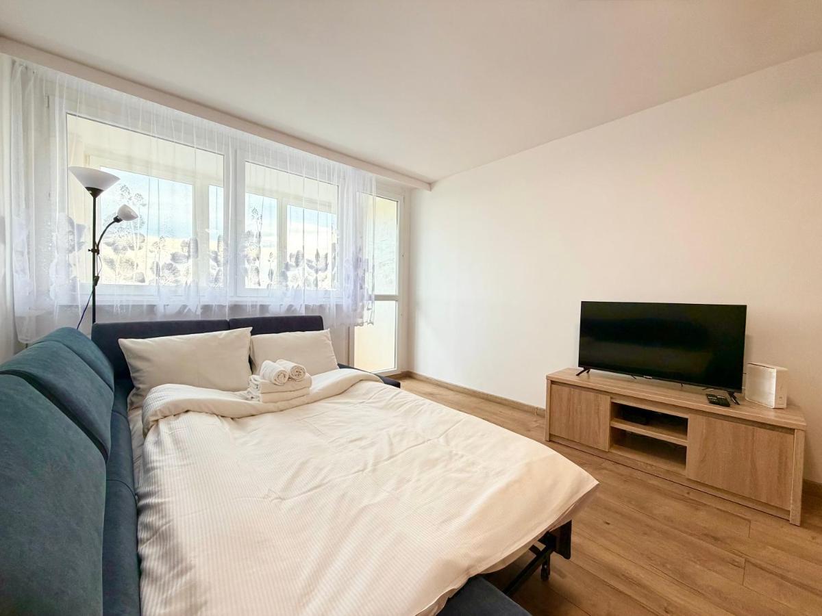 Bystrzycka Comfort Apartment by BookingHost - Housity
