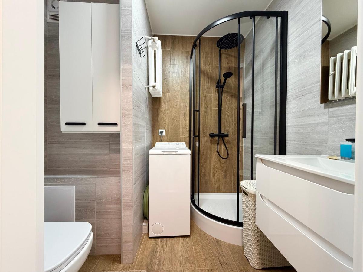 Bystrzycka Comfort Apartment by BookingHost - Housity