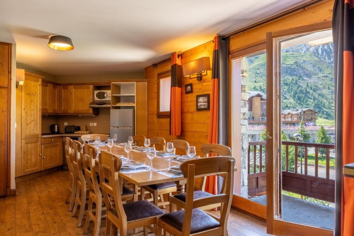 Cuisine ou kitchenette dans l'établissement Résidences Village Montana by Les Etincelles