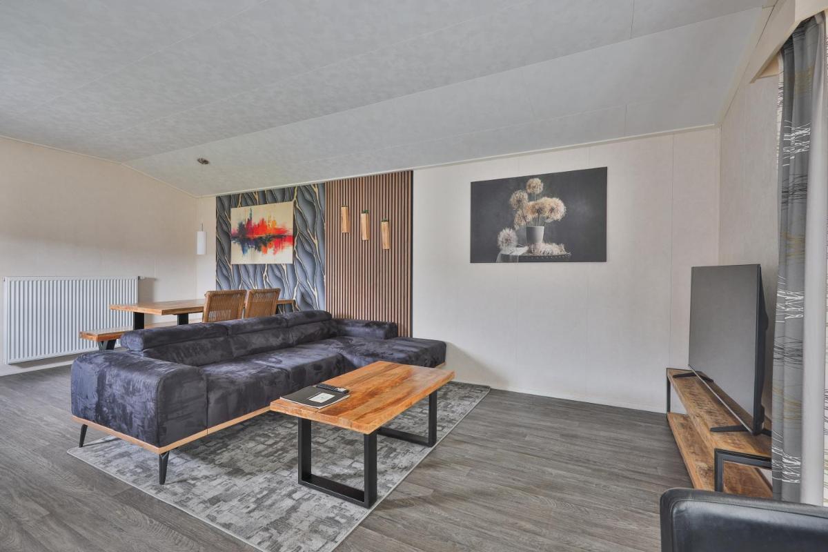 M13 Hotel - Housity