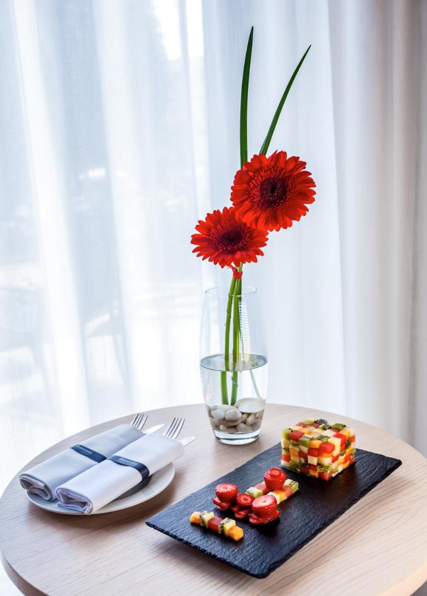 Comida en o cerca de este hotel