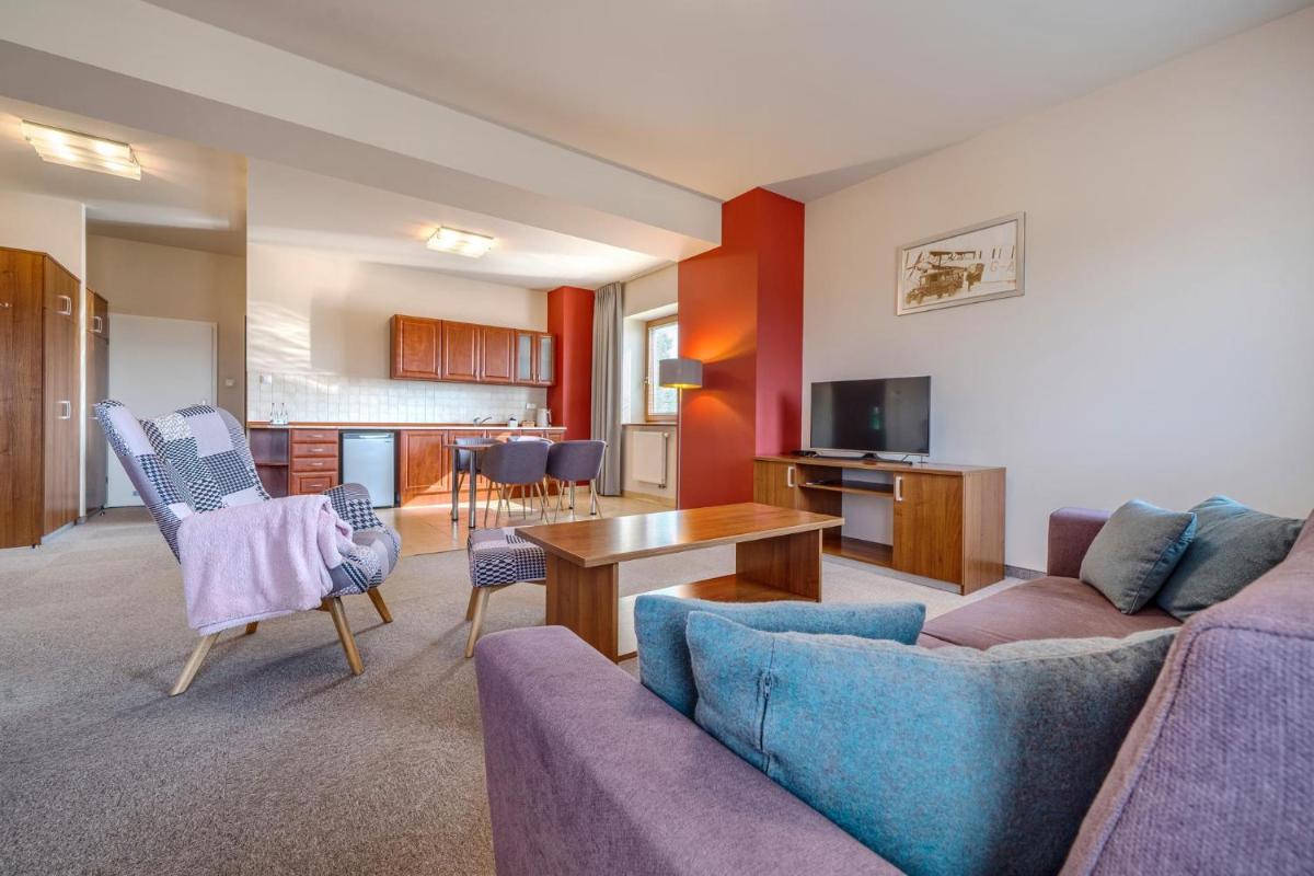 Hotel Aviator - Housity