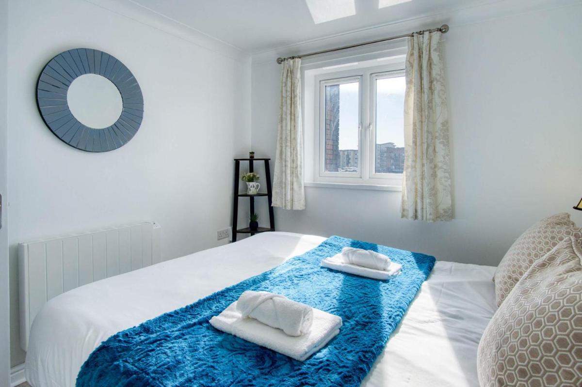 The Crows Nest - 1 Bed Apartment - Swansea Marina - Housity