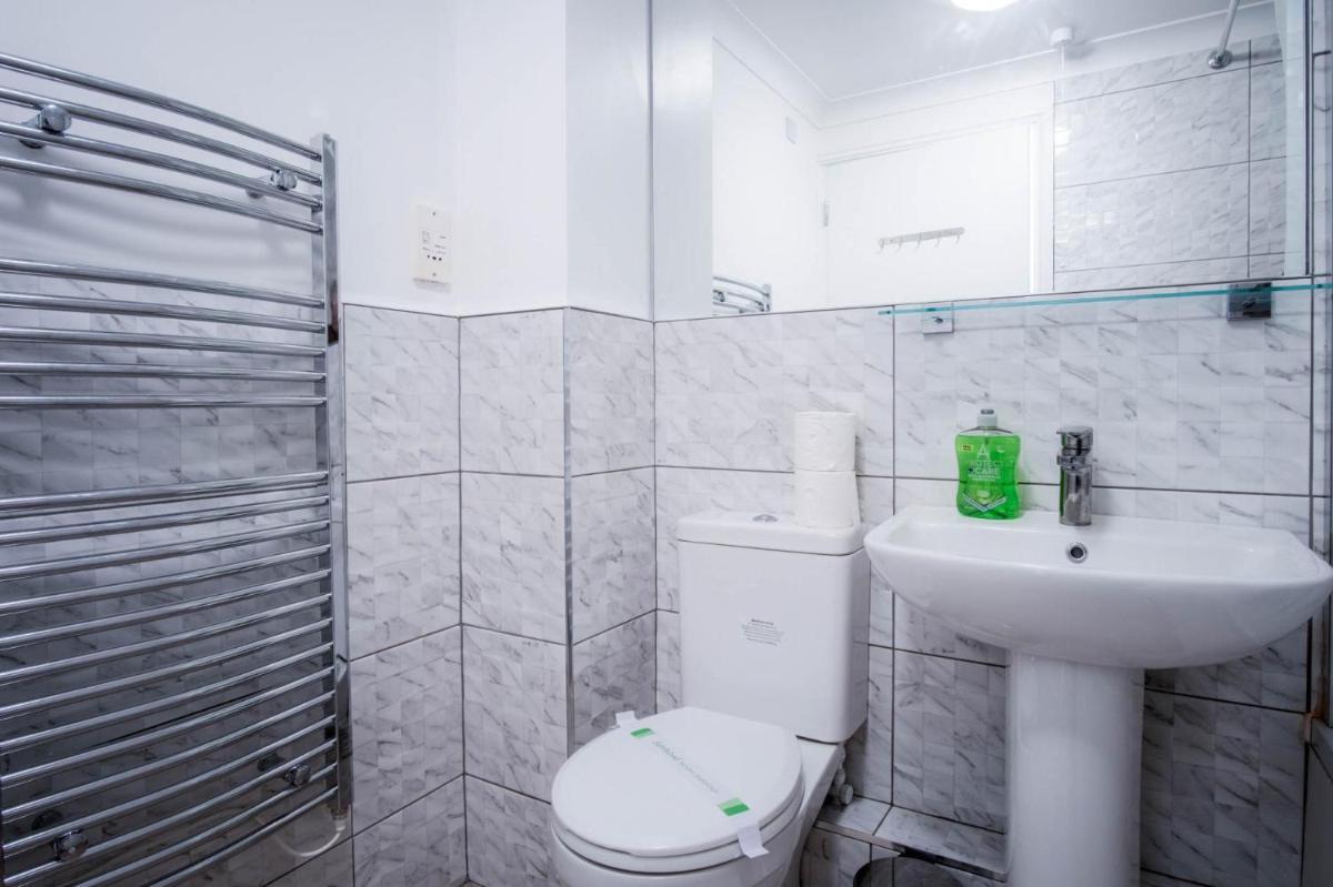 The Crows Nest - 1 Bed Apartment - Swansea Marina - Housity