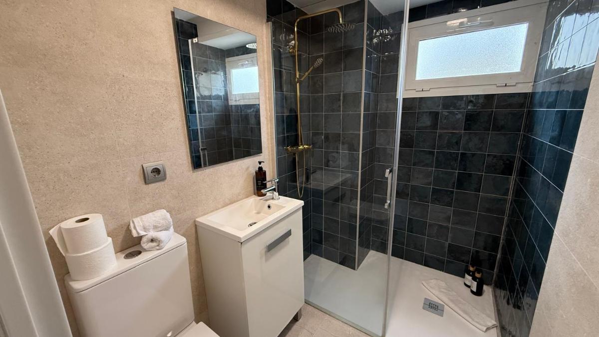 Apartamento Torre Yago primera linea playa Benidorm con Wi-Fi & AC - Housity