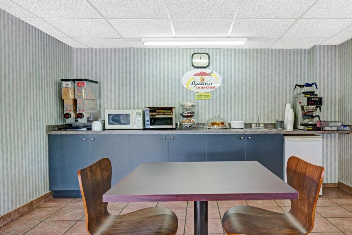 Super 8 by Wyndham Niagara Falls North - Housity