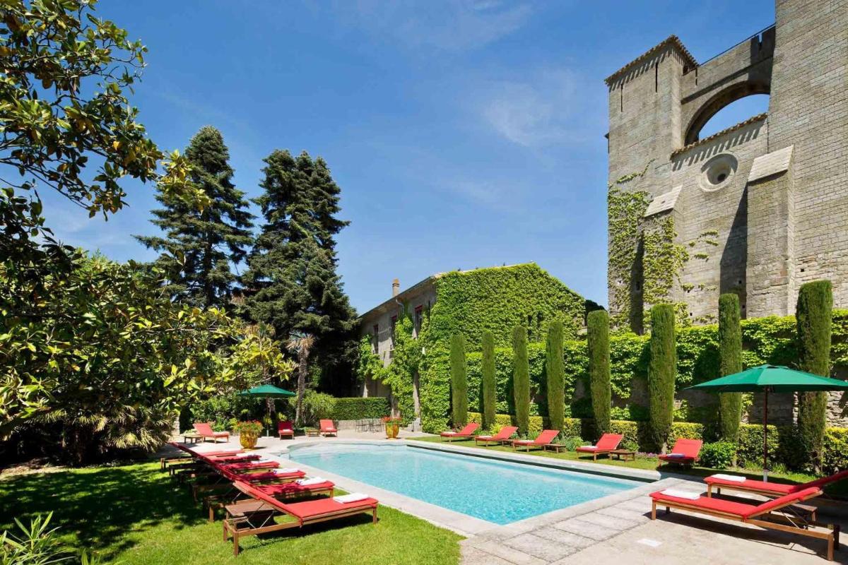 Piscine de l'établissement Hotel de la Cité Carcassonne - MGallery Collection ou située à proximité