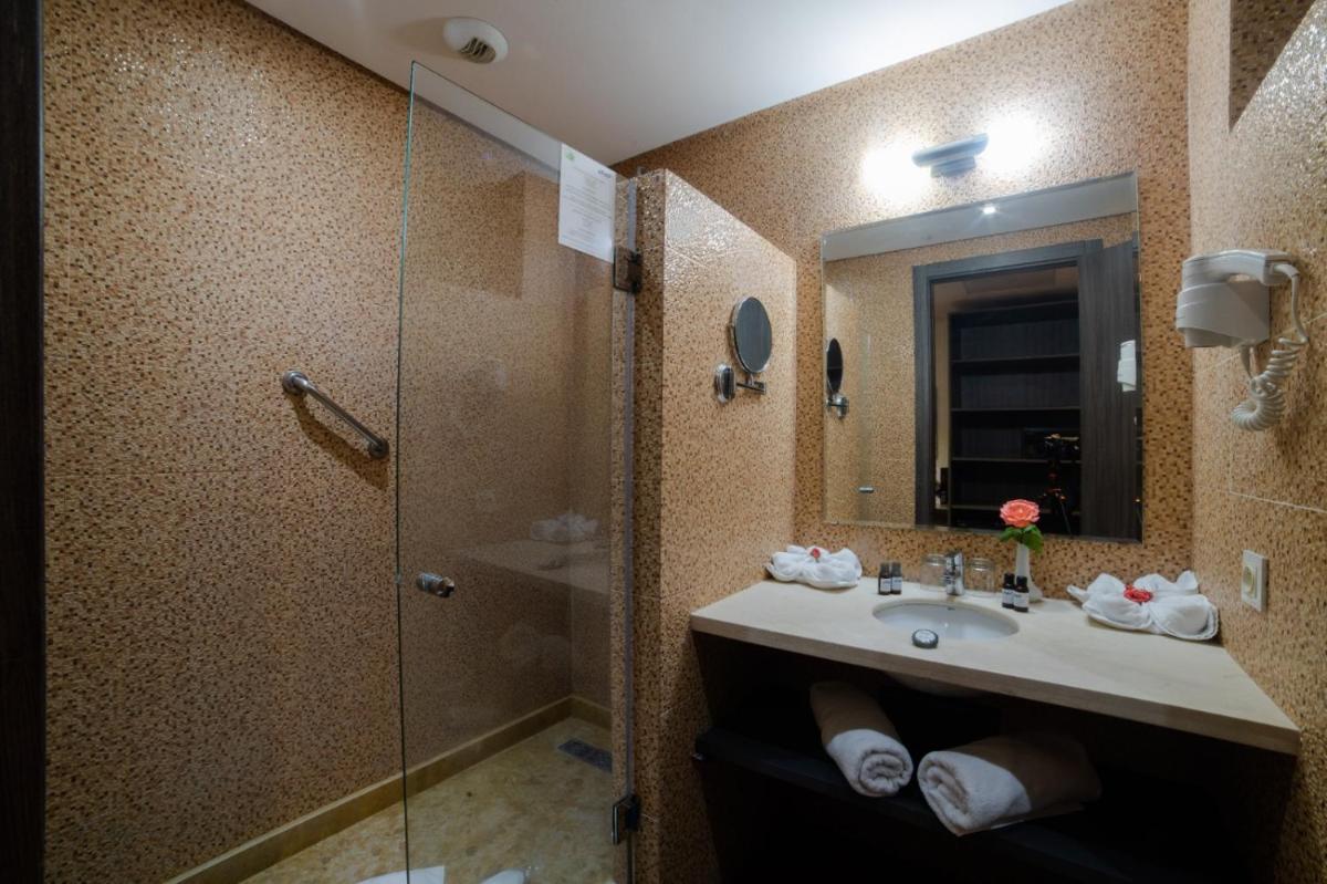 Wazo Hotel - Housity