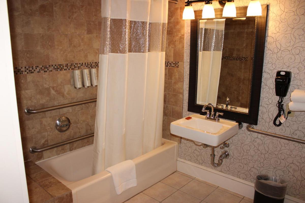 Colonial Hotel - Housity