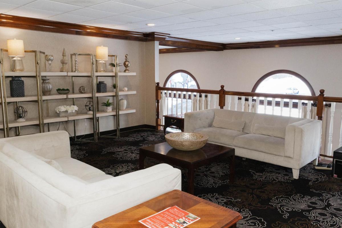 Colonial Hotel - Housity