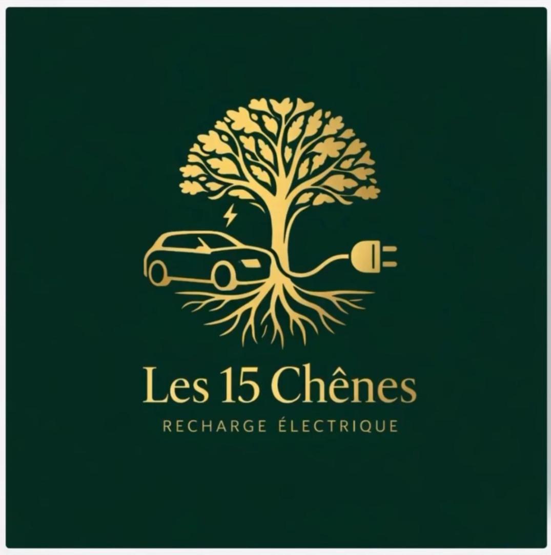LES 15 CHENES Chambres d hôtes, parc arboré de 5000 m2 à 20KM du PUYDUFOU Une suite familiale et 3 chambres doubles - Housity