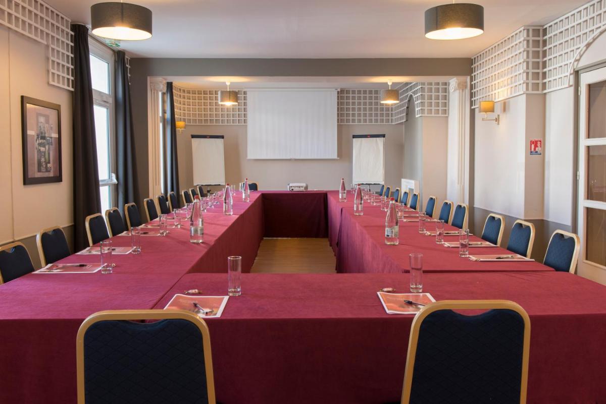 Espace de conférence ou salle de réunion dans l'établissement Hotel Regina & Spa