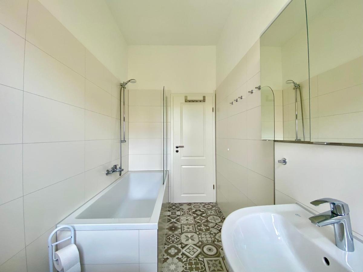 Ferienwohnung BERNIUS 6 Personen 3 Zimmer 90 qm - Housity