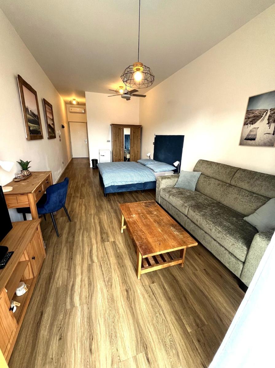 Komfortný apartmán A407 v centre NR, bez kuchyne, parkovisko zdarma - Housity