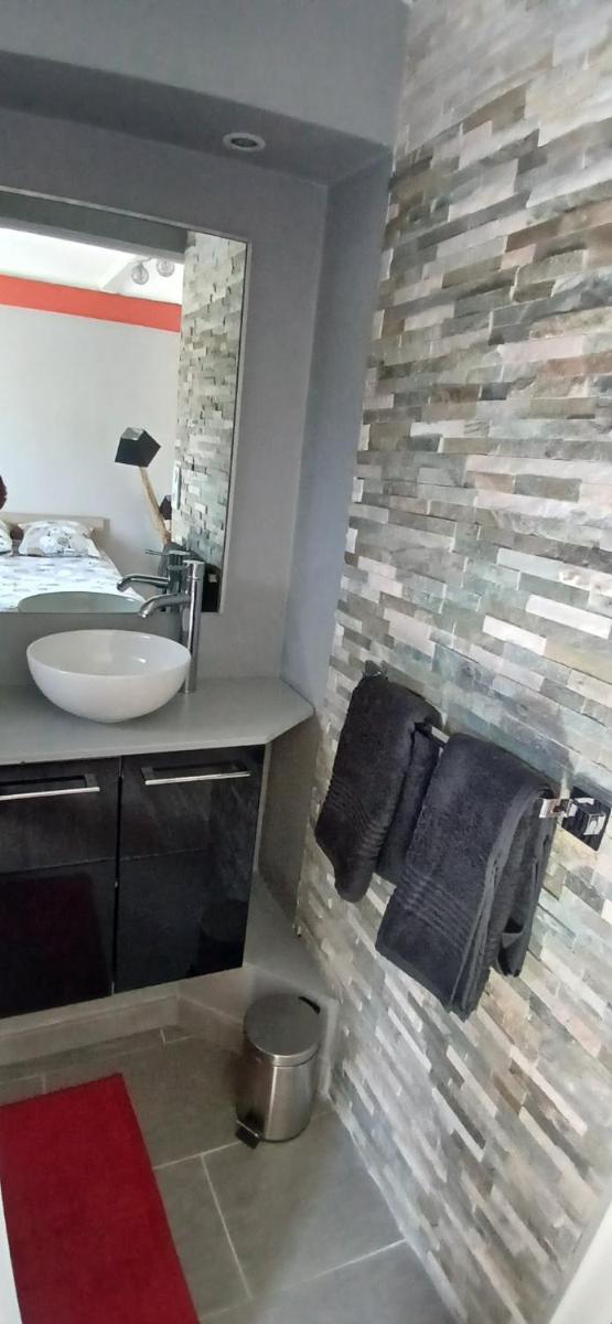 Studio meublé et équipé avec jardin et terrasse privée - Housity