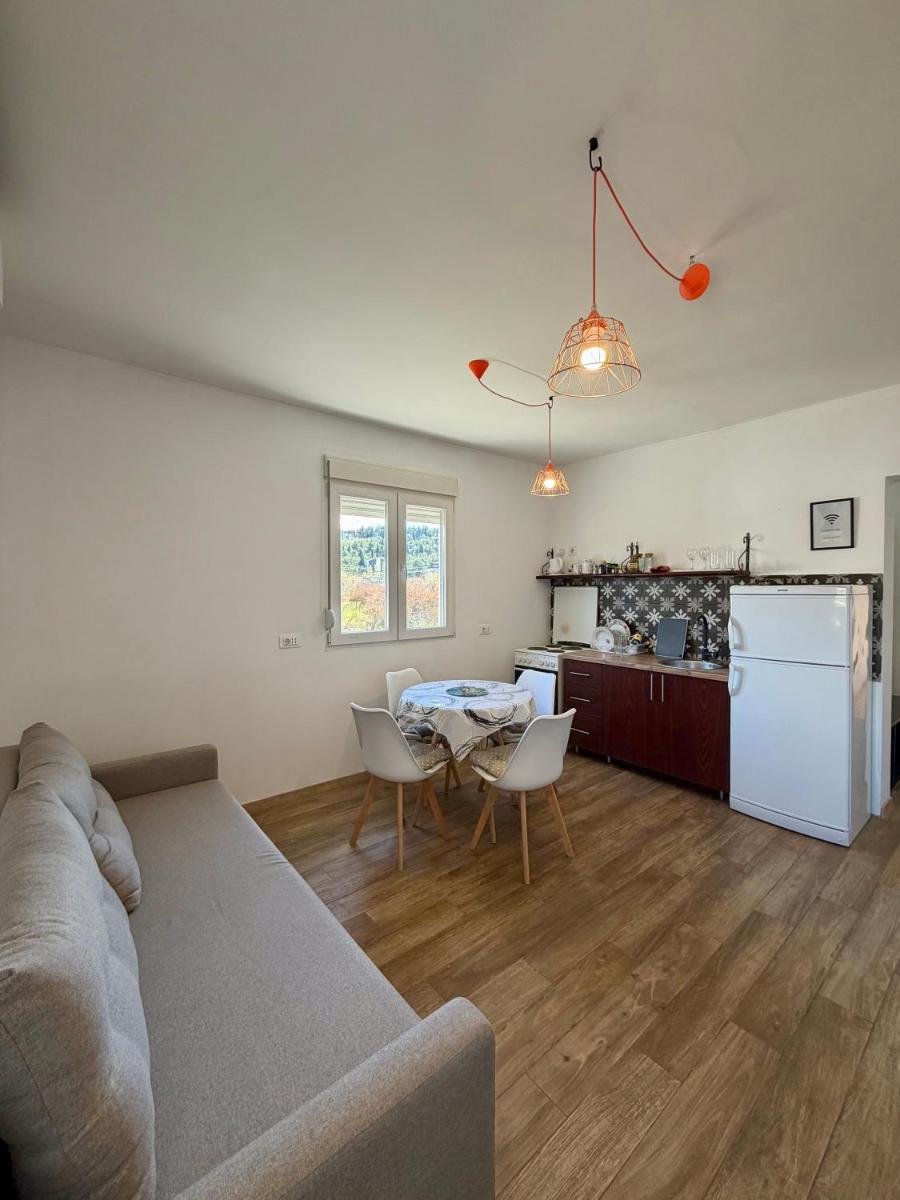 Entire spacious apartment with free parking - Housity