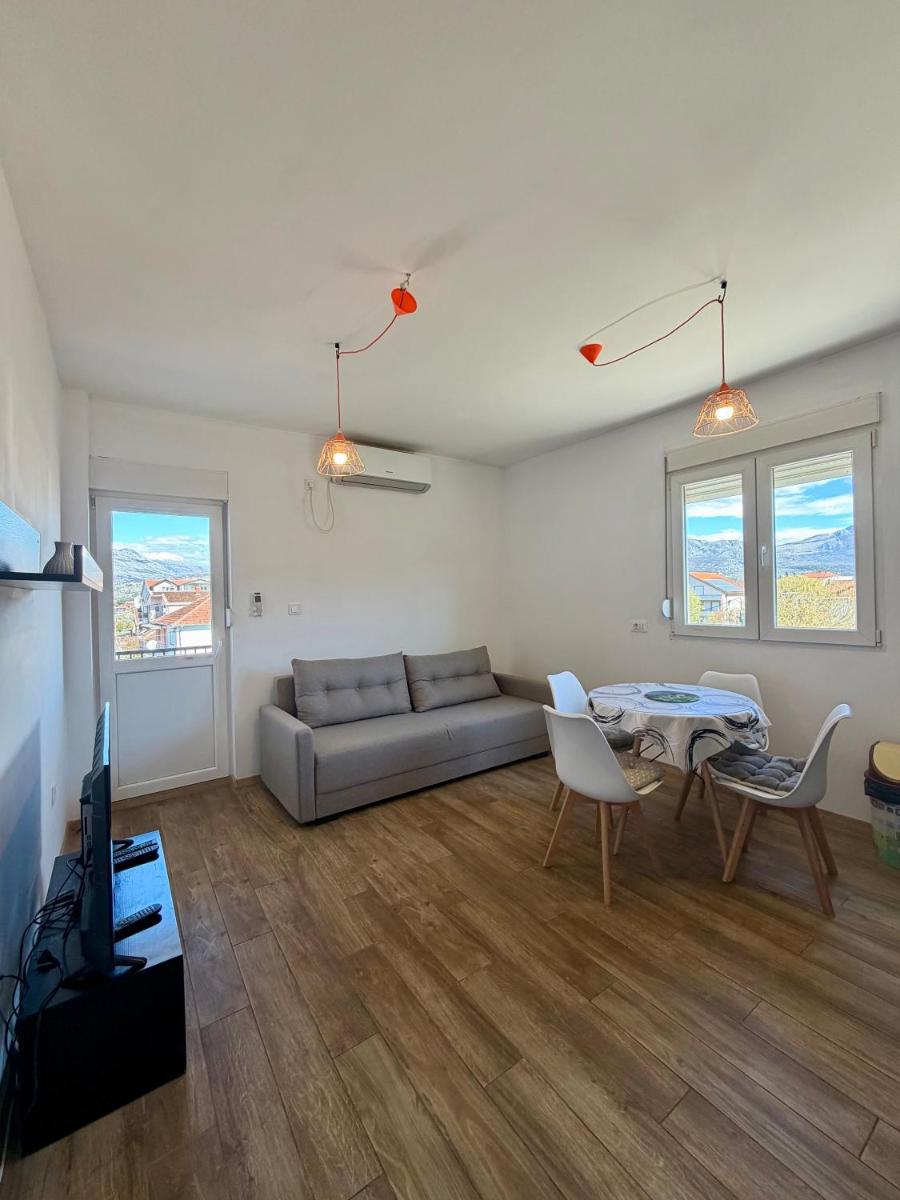 Entire spacious apartment with free parking - Housity