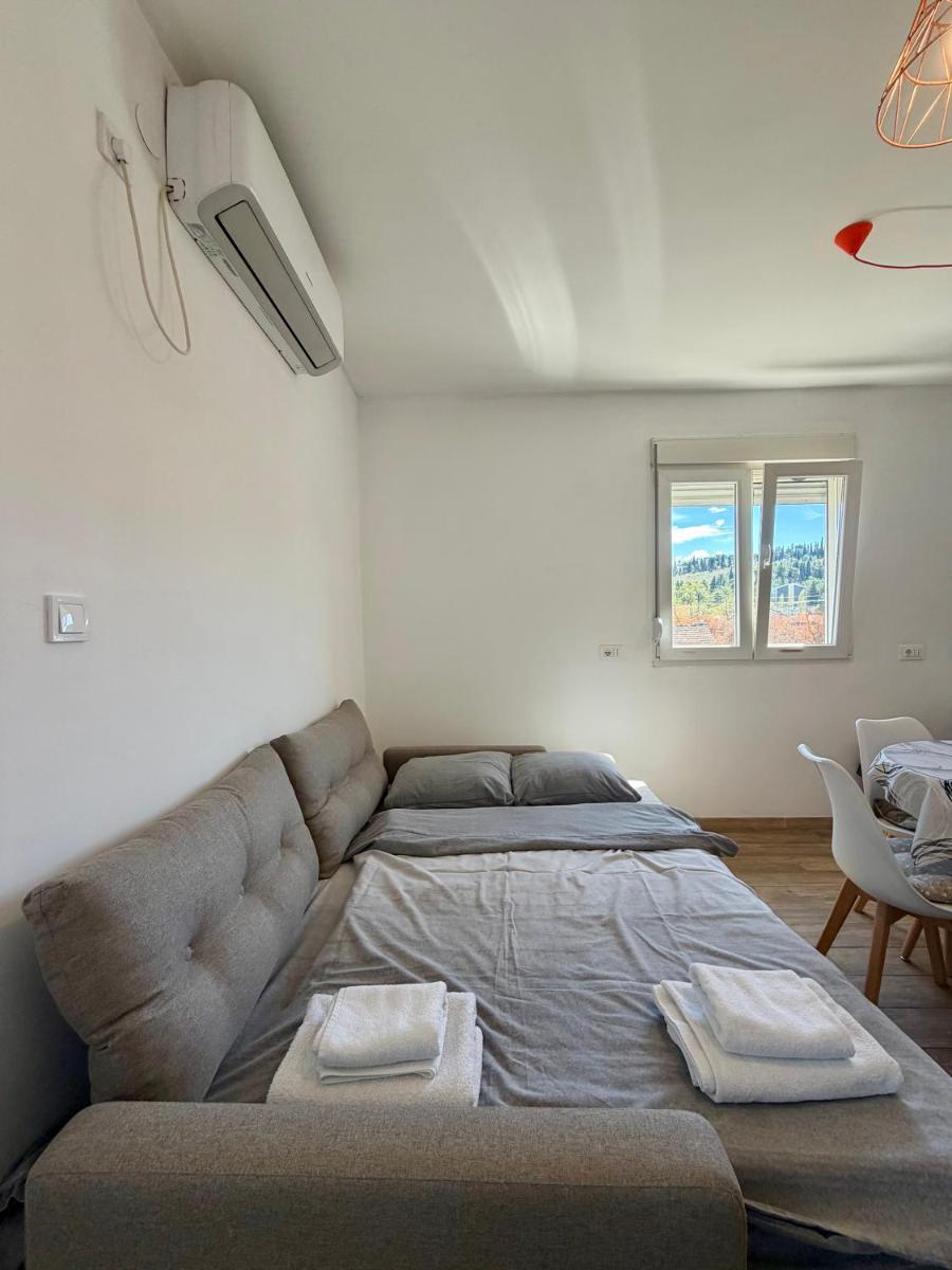 Entire spacious apartment with free parking - Housity