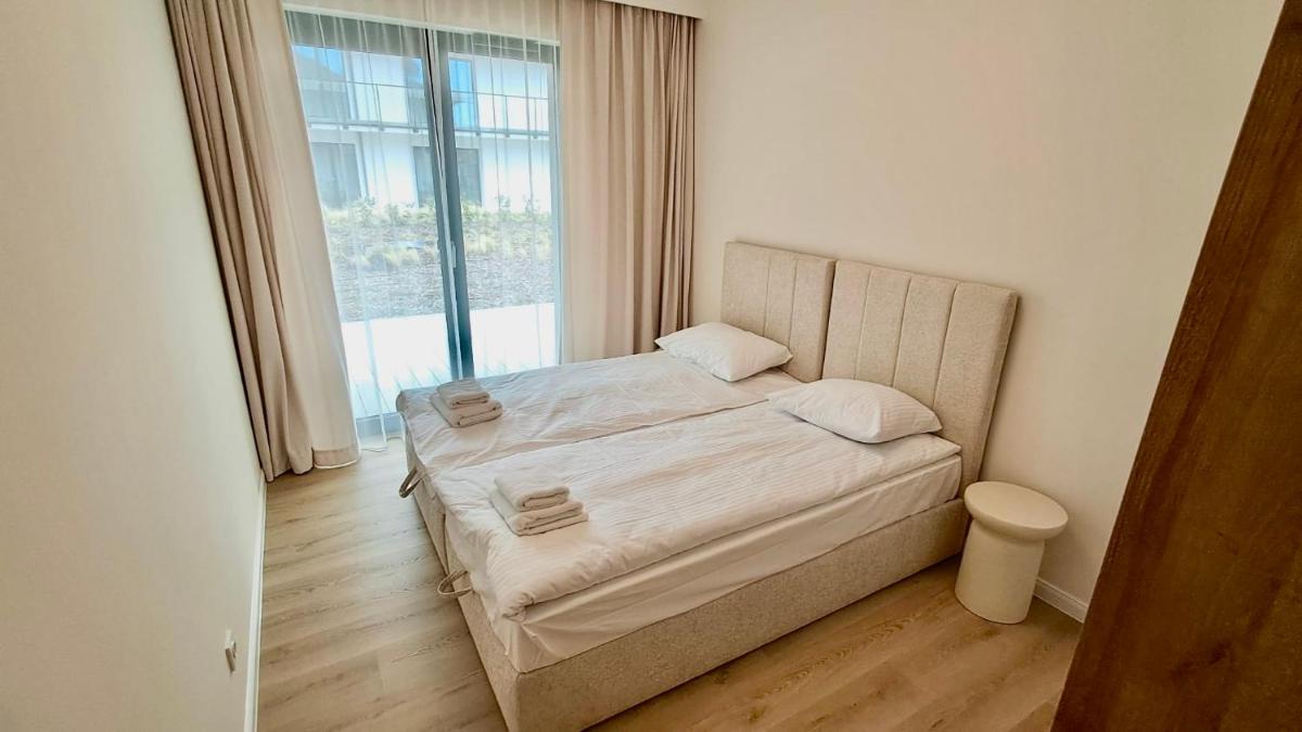 Rezydencja Niechorze LUKSUSOWY E209 z Tarasem, Basenem, Sauną, Jacuzzi, przy samej PLAŻY - 5D Apartments - Housity