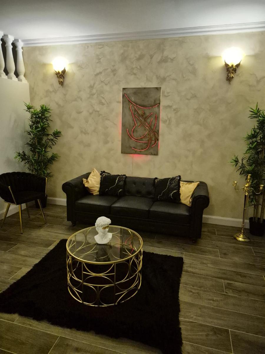 Shiny Cloud Love Room - Housity