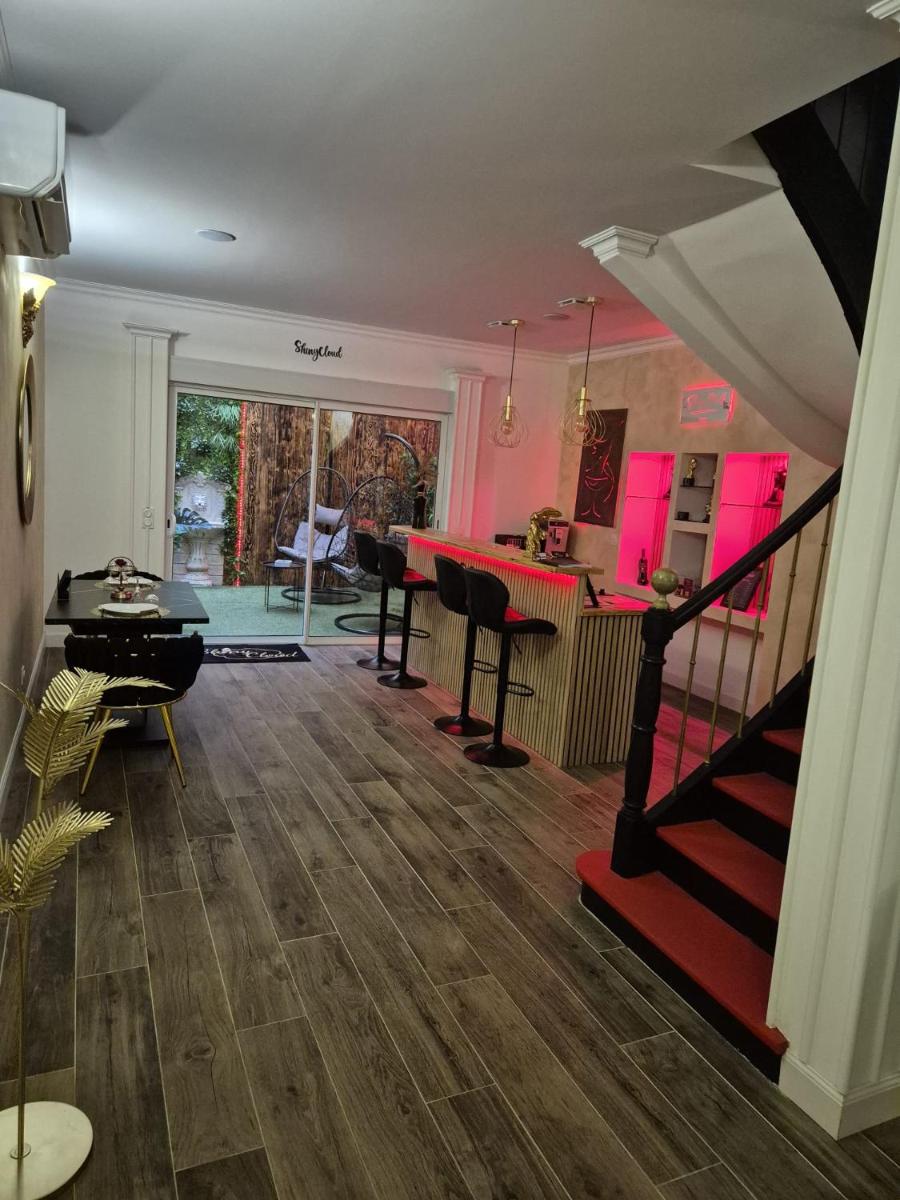 Shiny Cloud Love Room - Housity