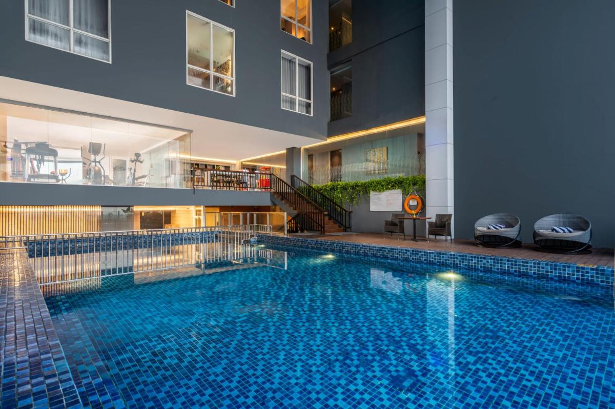 Grand Swiss-Belhotel Darmo - Housity