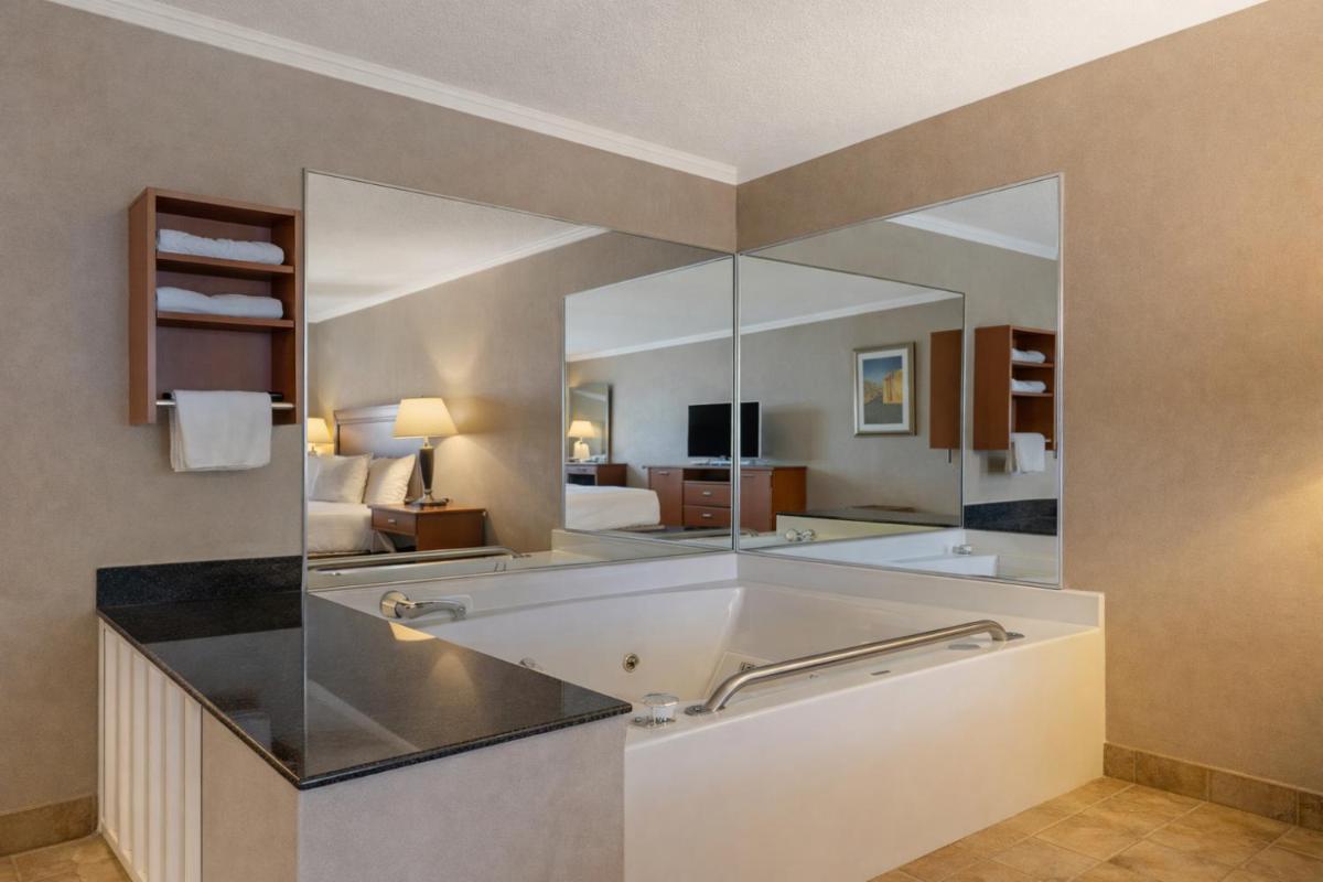 Best Western Davison Inn - Housity