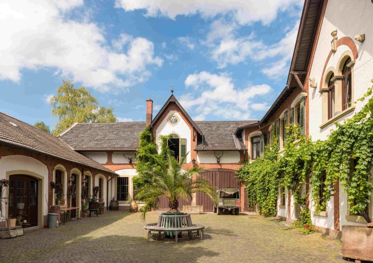 HEINRICHs winery bed & breakfast - Housity