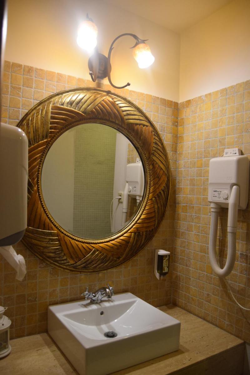 Un baño de Hotel Spa La Casa Del Convento