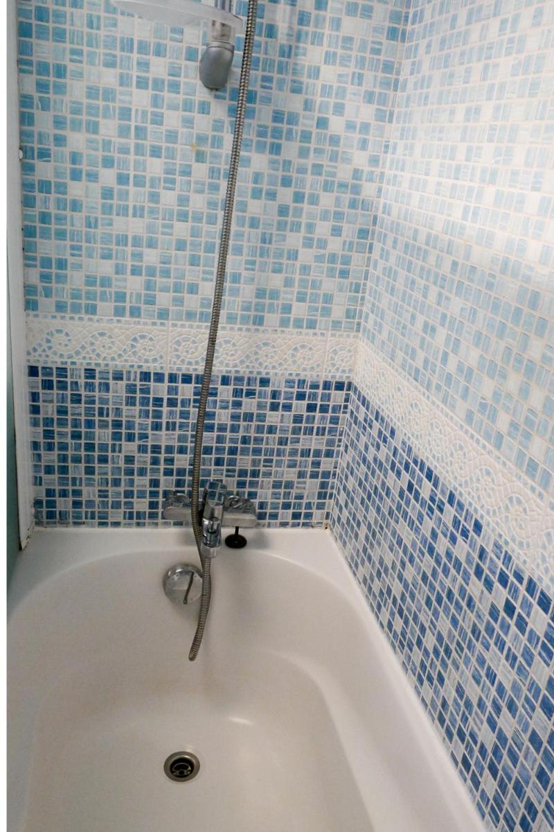 Salle de bains dans l'établissement Le Catalan