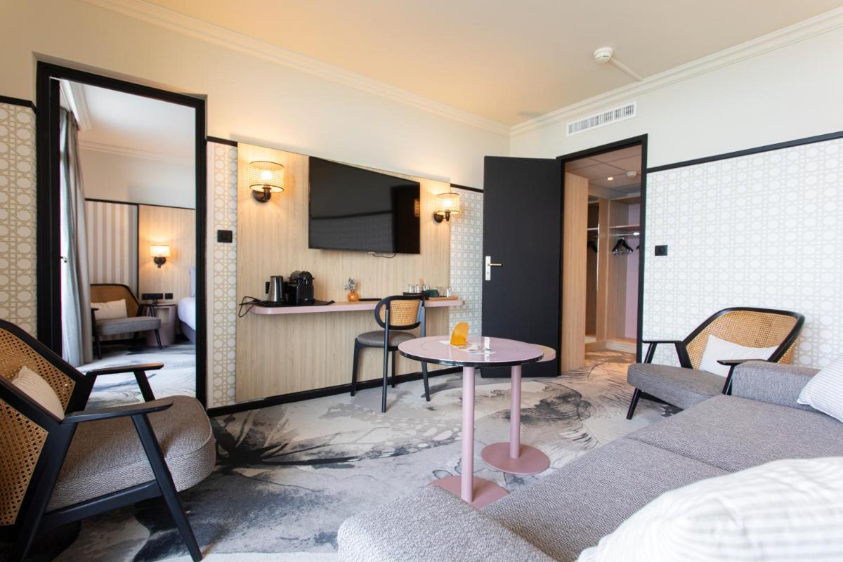 Cuisine ou kitchenette dans l'établissement Mercure Granville Le Grand Large