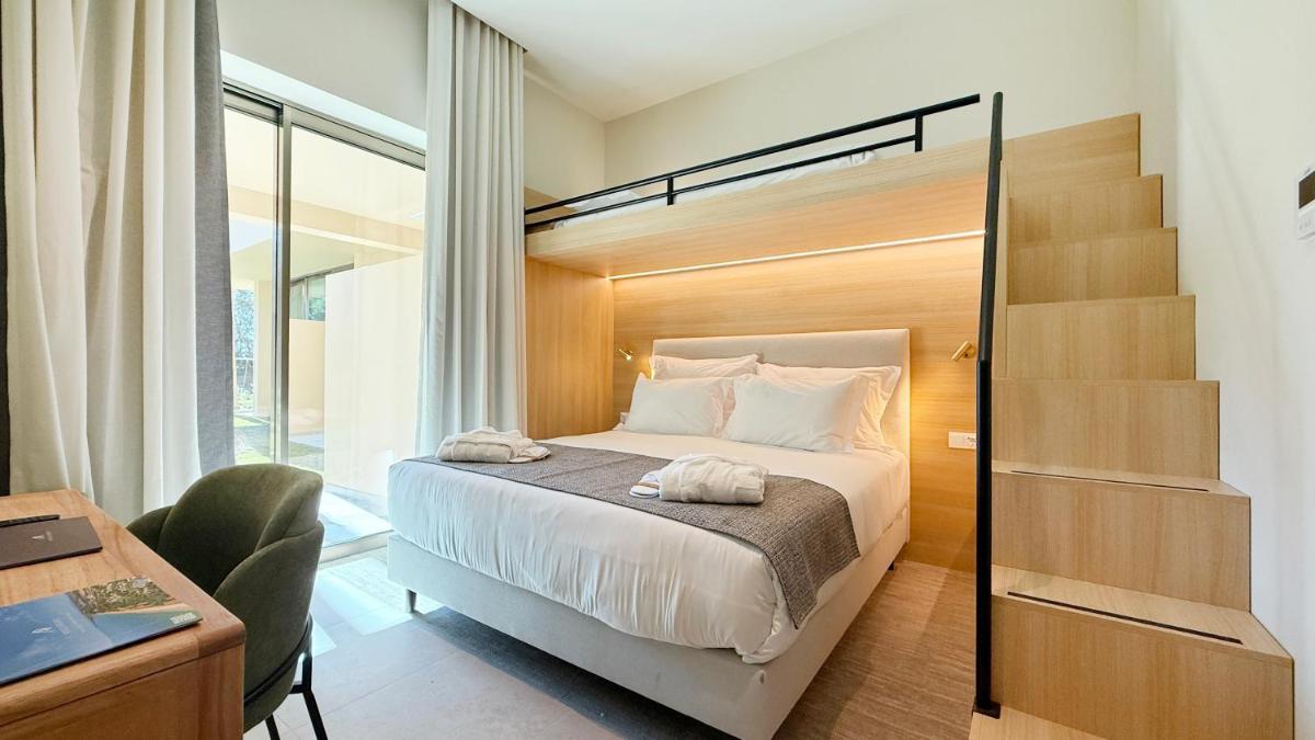 Uma cama ou camas num quarto em AP Lago Montargil - Conference & SPA