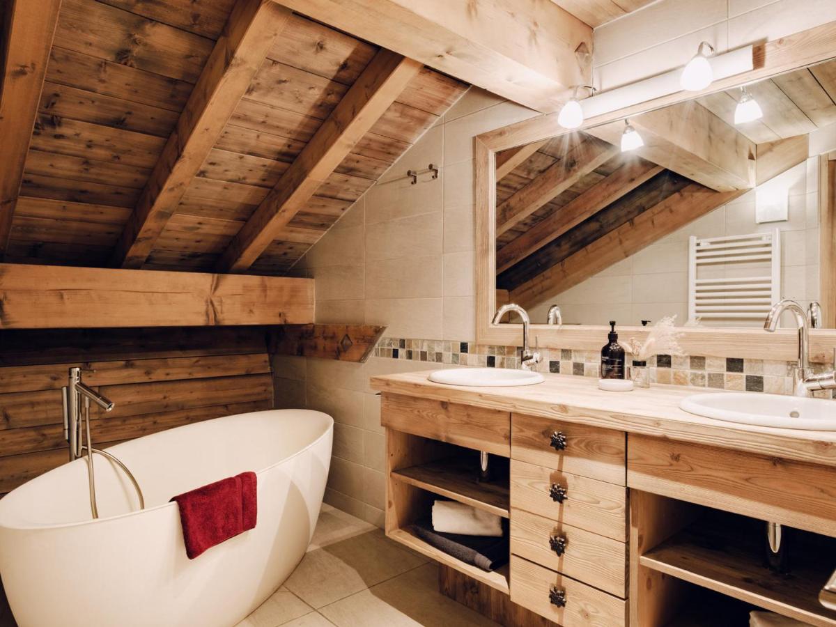 Chalet pour 8 avec cheminée, proche des pistes, WiFi, garage, non fumeur - FR-1-304-110 - Housity