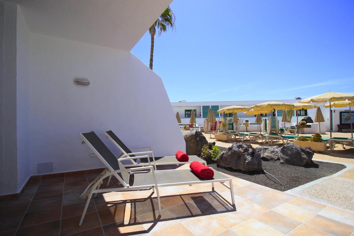 Apartamentos La Peñita - Housity
